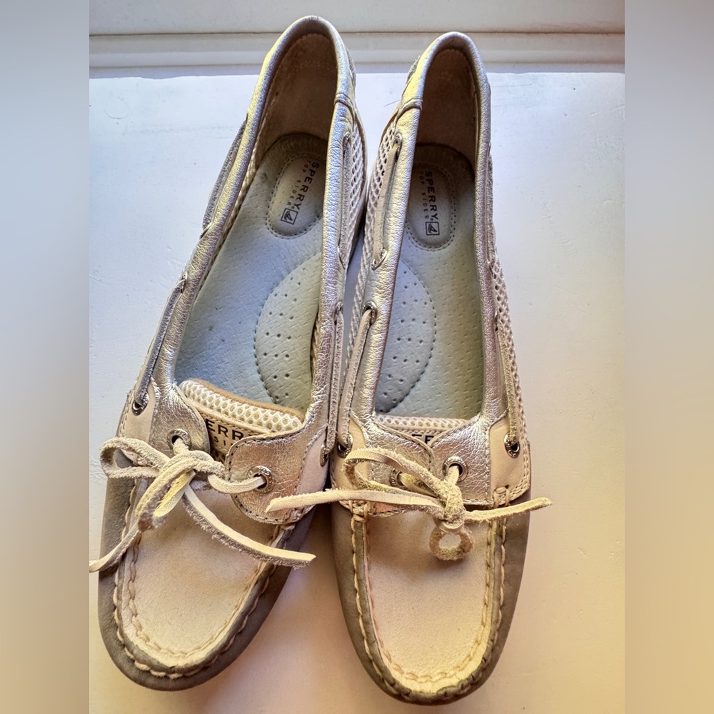 Sperry Topsider
Size: 8  EUC